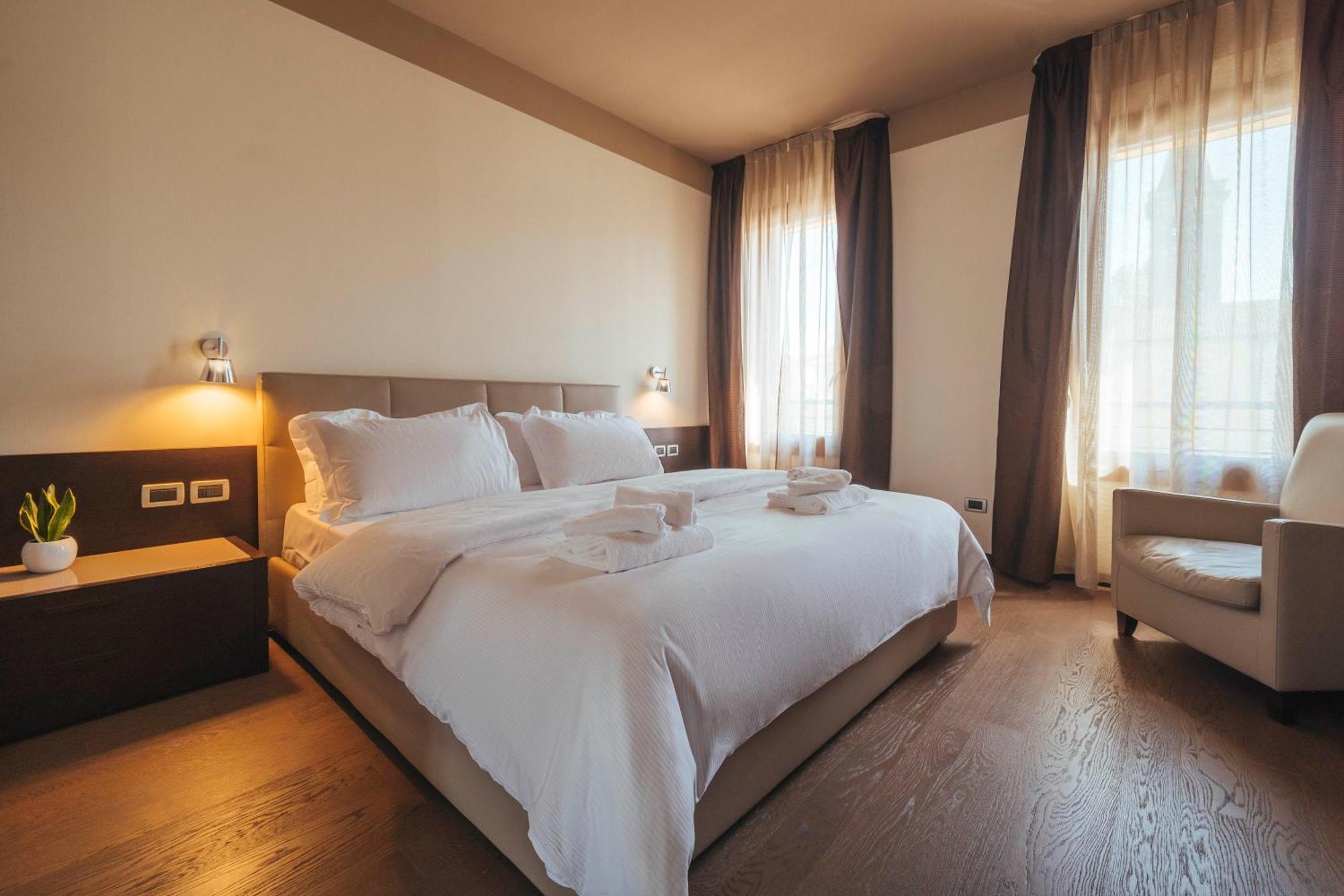 Hotel Palazzo Paradiso 玛杜纳迪利万泽 外观 照片