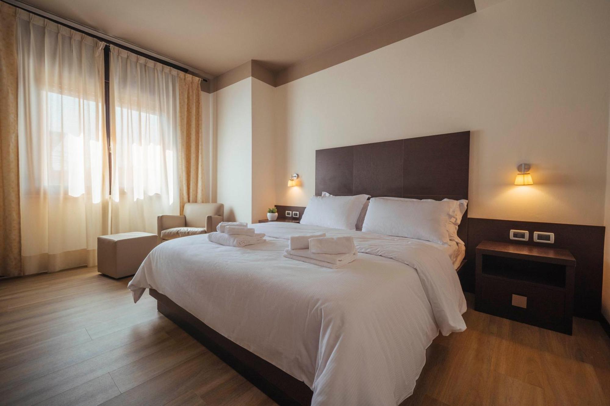 Hotel Palazzo Paradiso 玛杜纳迪利万泽 外观 照片